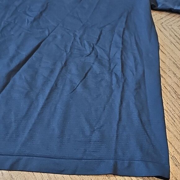 Navy Lululwmon shirt size L - Picture 4 of 9